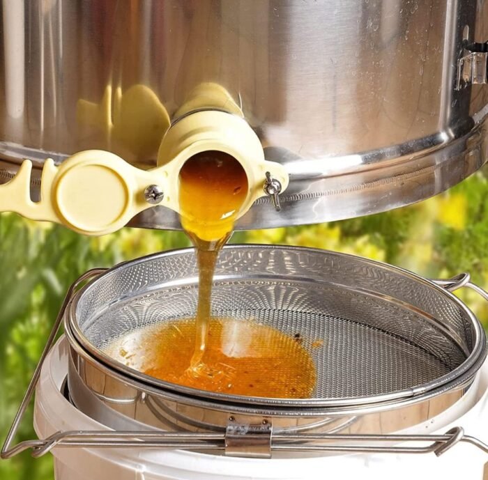 Honey filter with double sieve